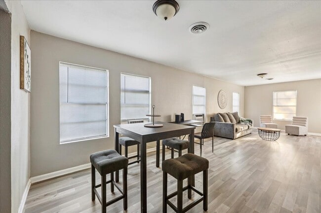 Photo - 1010 West Dr