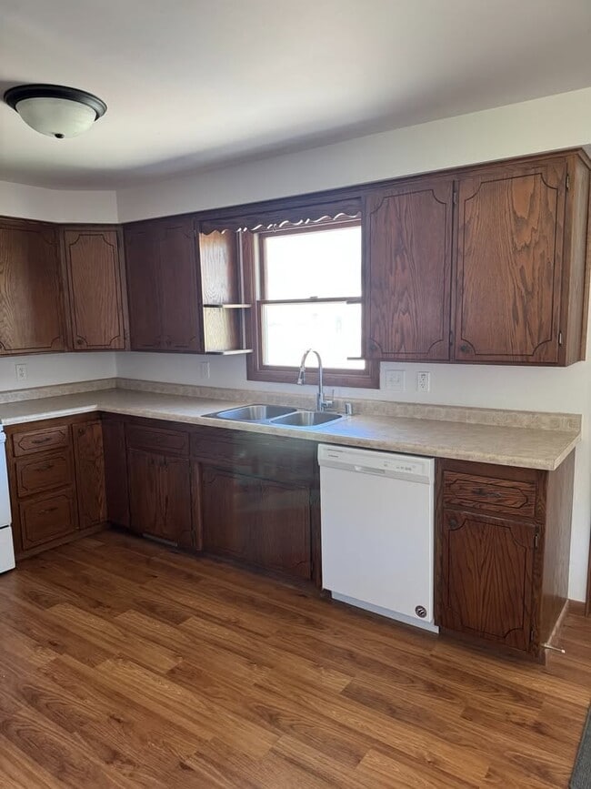 Photo - 7944 Kruchten Rd
