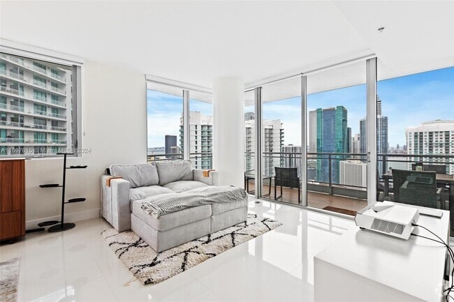 Building Photo - 92 SW 3rd St Unit 3810 Rental