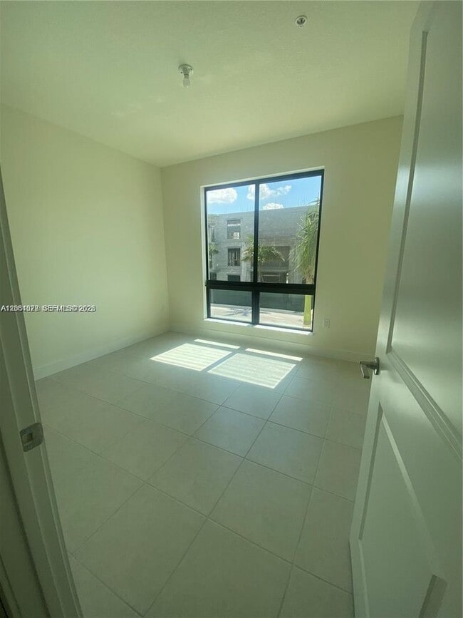 Photo - 8201 NW 41st St