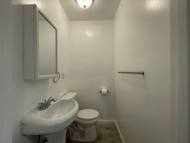 Photo - 2535 Wallace St