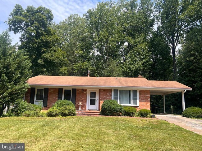 Building Photo - 1716 Pine Valley Dr
