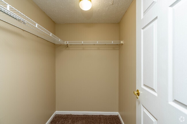 1BR,1BA - 750SF Pantry