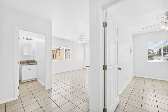 Building Photo - 319 Hermosa Ave