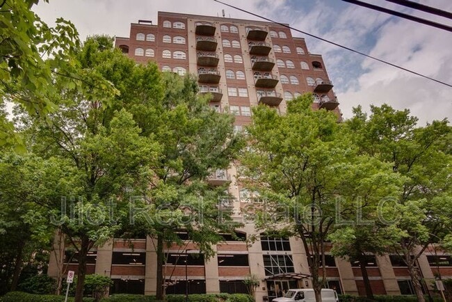 Building Photo - 3180 Mathieson Dr NE Unit 910