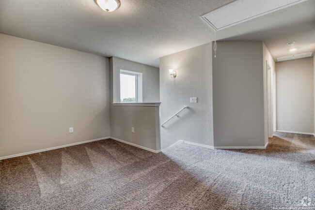 Building Photo - A charming 4 beds and 2.5 bath is now ready! Rental