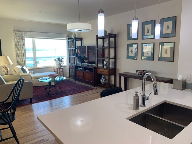 Building Photo - 1585 Hecla Way Unit 304