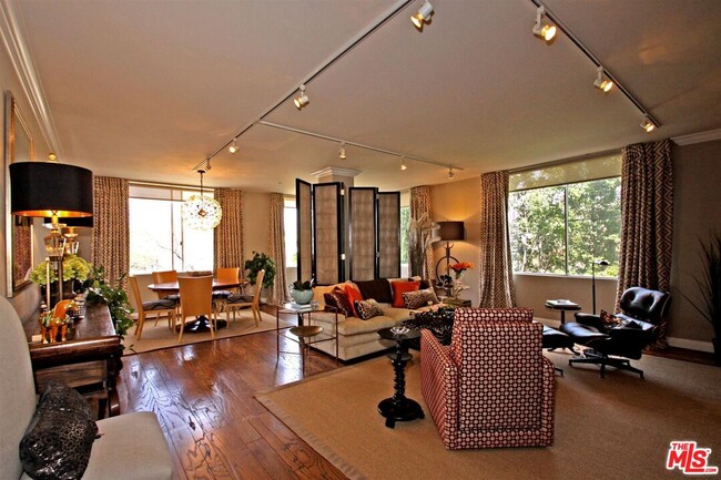 Building Photo - 412 N Palm Dr Unit 402 Rental