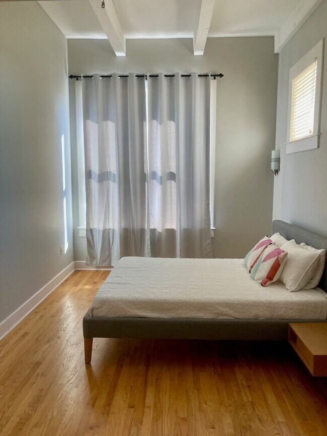 Building Photo - 415 22nd St Unit 4A