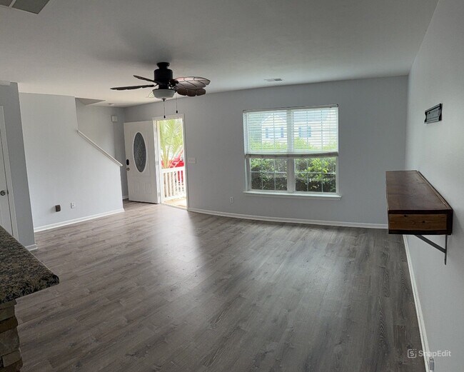 Photo - 140 Wigmore Ln
