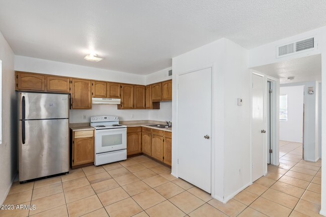 Photo - 1623 E Wood St Unit Apt 202