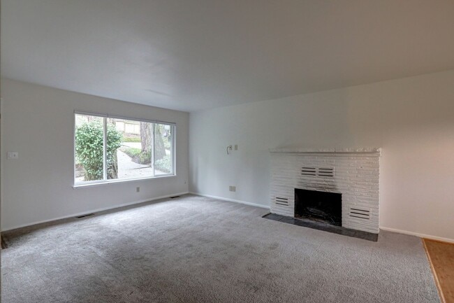 Photo - Classic Bellevue 3bd, 1.5ba Rambler Located in Perfect Enatai Location!