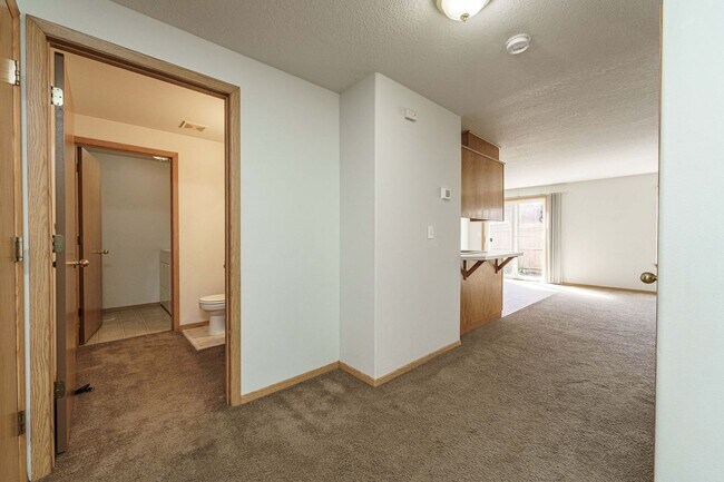 Photo - $500 Off Move In Special - Comfortable 3-B... Townhome