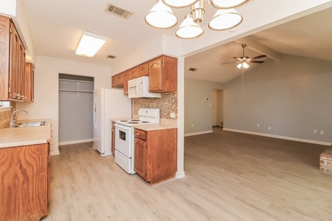 Photo - 6001 Old Mill Ct