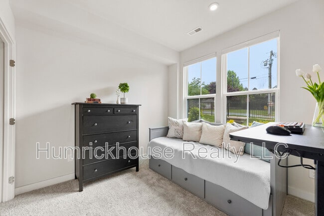 Photo - 3748 Ellington St