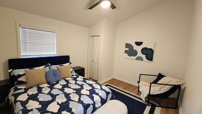 Photo - Fully updated 6 bed house!!! 1911 David!