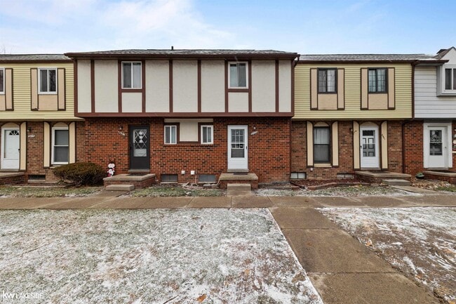 Building Photo - 8439 Hickory Dr