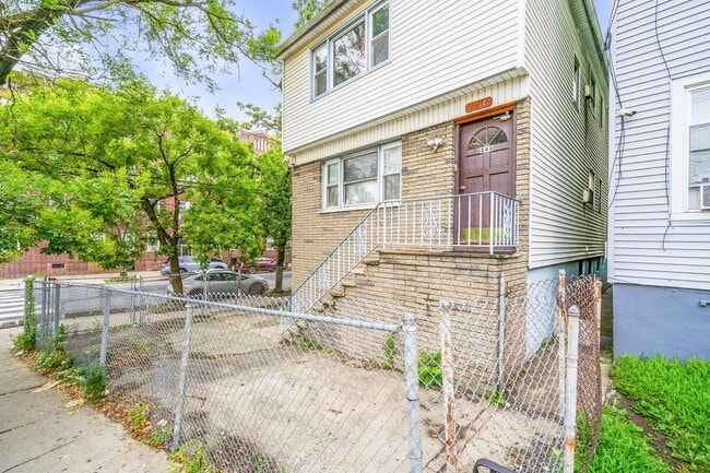 Building Photo - 246 Sip Ave Unit 1F-1F Rental