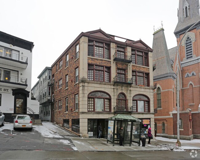 Photo - 602-604 State St Apartments
