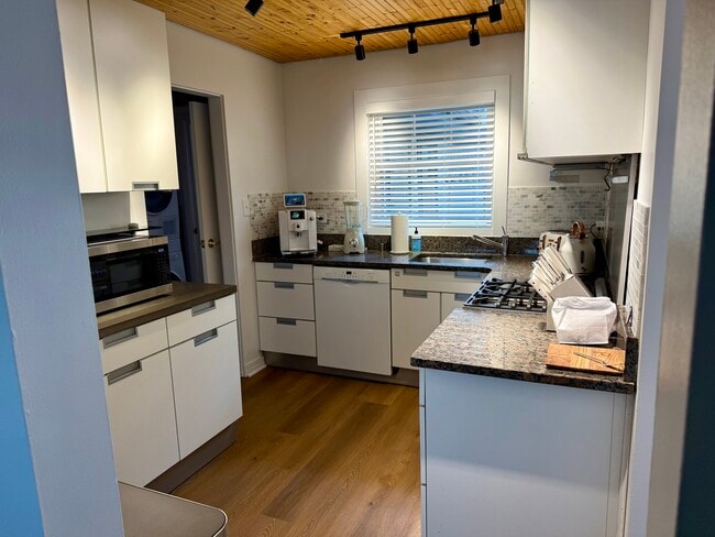 Photo - 521 N Oak St