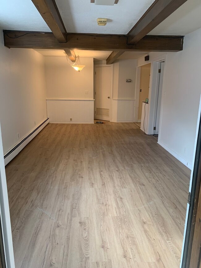 Photo - 655 Kilmer St