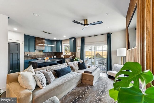 Photo - 1333 Eastern Ave NE