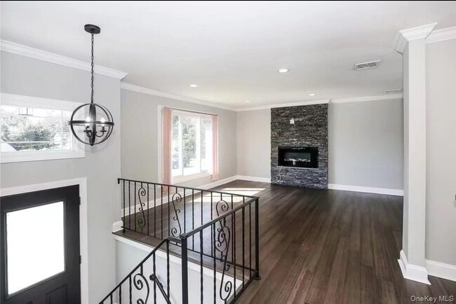 Photo - 335 Gillette St