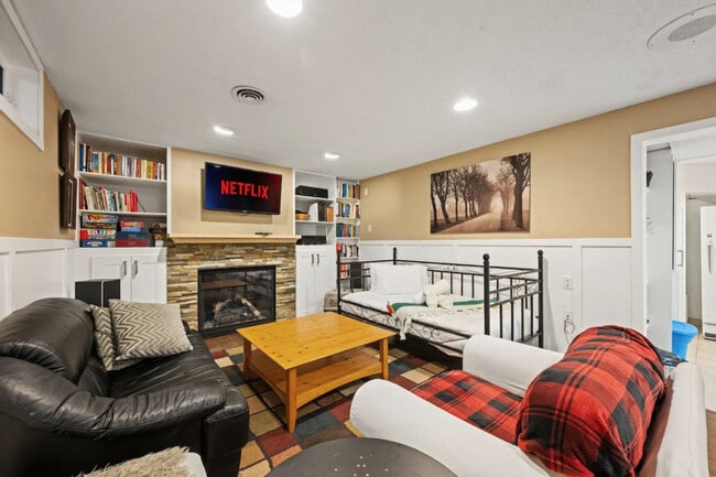 Photo - 8212-8298 98 Ave NW Unit SI ID1340544P