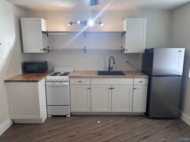 Building Photo - 3801 SW Triana Blvd Unit 3