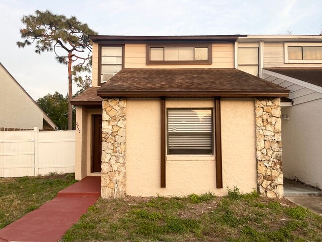 2759 Hunt Club Ln
