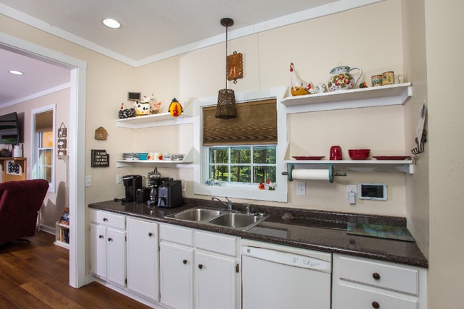 Photo - 590 St Luke Church Rd