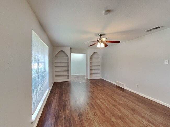 Photo - Spacious 3-Bed, 2-Bath Home in Allen, TX with Split Floor Plan, Double Oven & Large Shaded Backyard