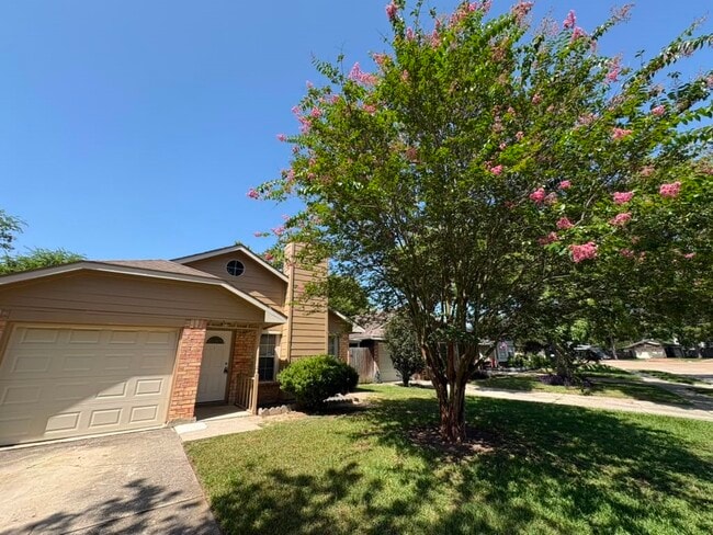 Building Photo - 9210 Crescent Moon Dr