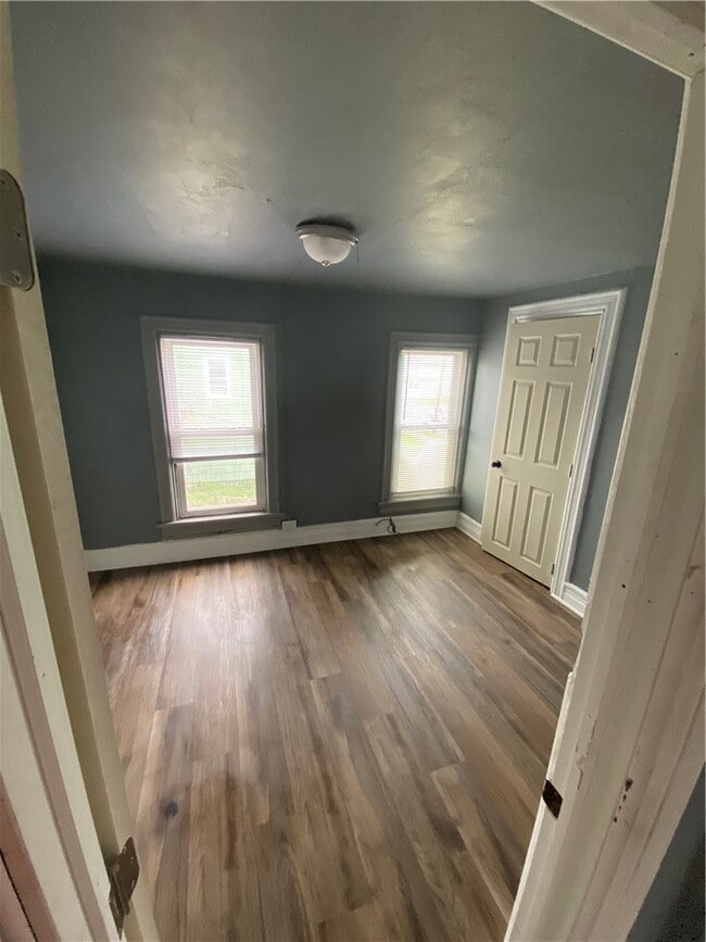 Photo - 752 S Main St