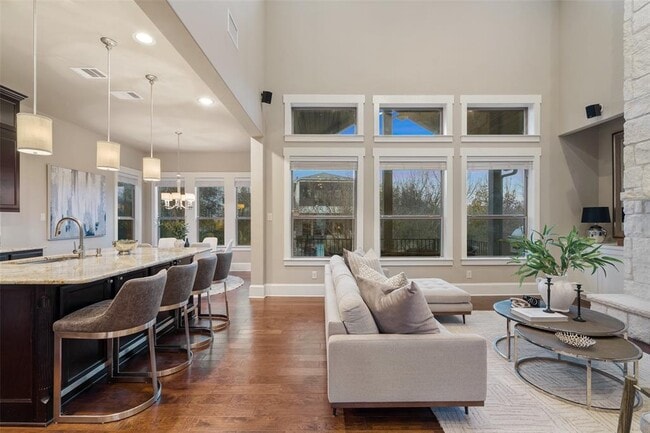 Photo - 905 Madison Fork Dr