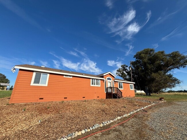 Building Photo - Charming Horse Property - 2 Bed/ 2 Bath with office- Home with Scenic Views and Pasture