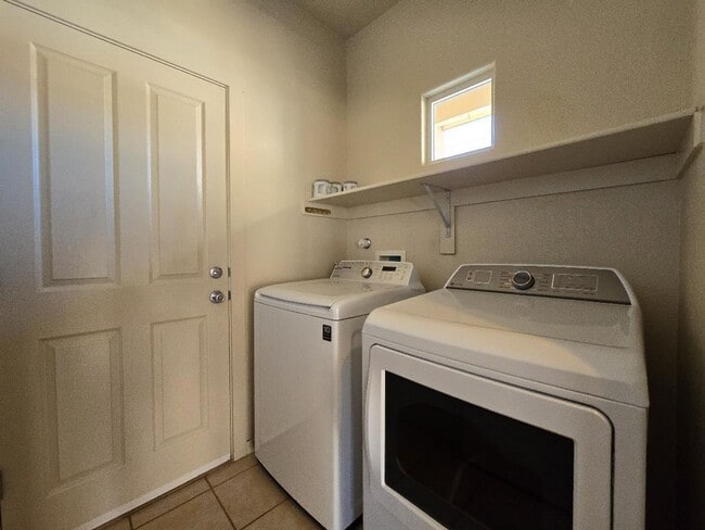 Photo - 9 Autumn Light Pl