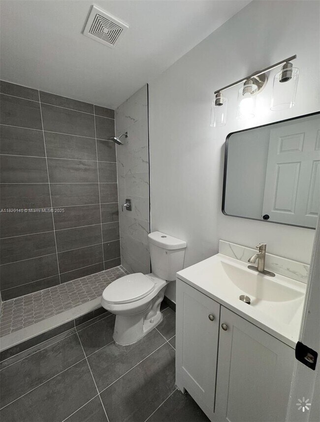 Photo - 3 bedroom in Hallandale FL 33009 Unidad A