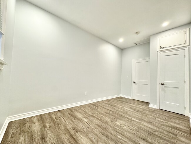 Photo - 43-43 Division St