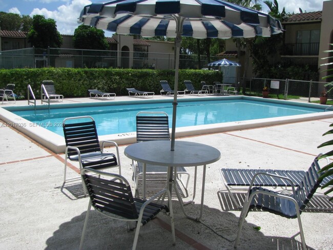 Photo - 10832 N Kendall Dr Unit U11