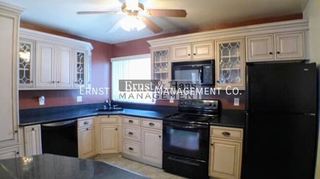 Photo - 640 E Carson St Unidad #5