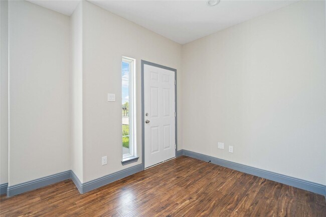 Photo - 4506 Mayflower St