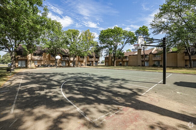 Cancha de baloncesto - Pheasant Run Apartamentos