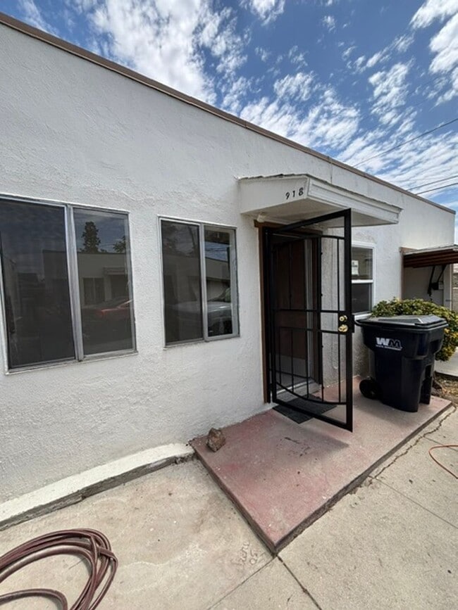 Building Photo - 918 W Hays St