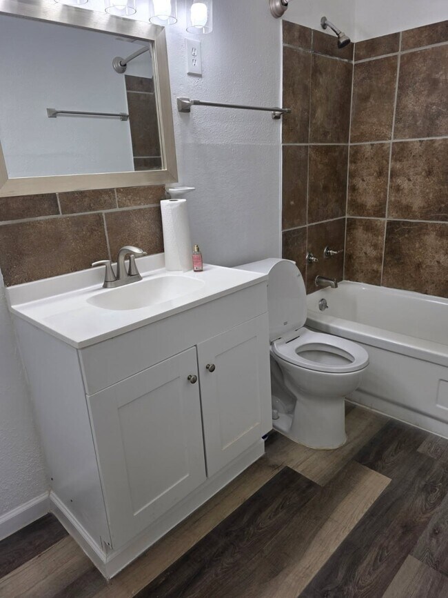 Building Photo - 8133 Brandon St