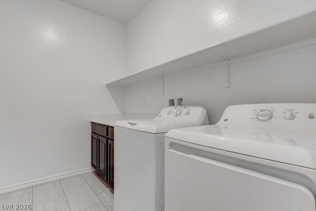 Building Photo - 7106 Calvert Cliffs St