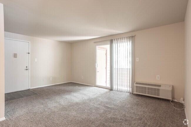 2BR, 1BA - 798SF