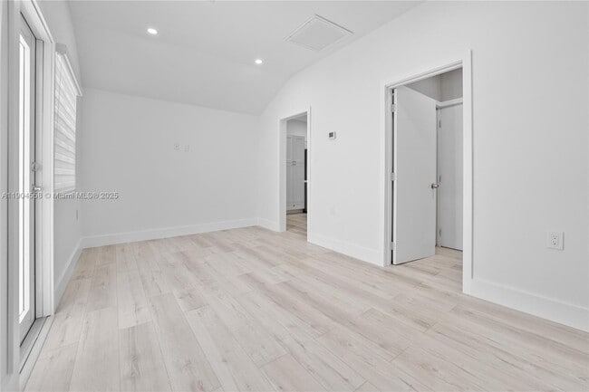 Photo - 129 SW 9th Ave Unit 1