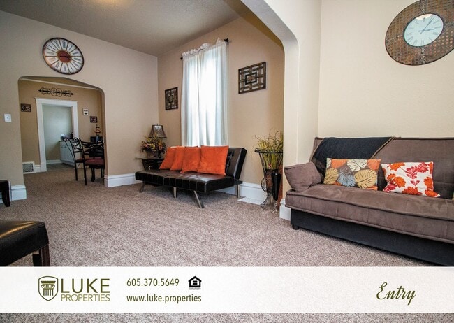 Photo - 803 S Main Ave