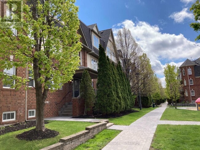 Photo - 730 Neighbourhood Cir